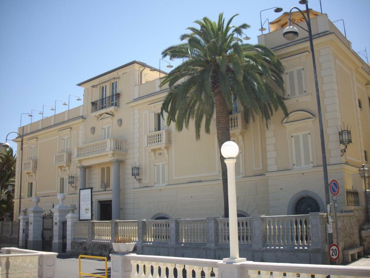 Hotel San Vincenzo ソヴェラート・マリーナ エクステリア 写真