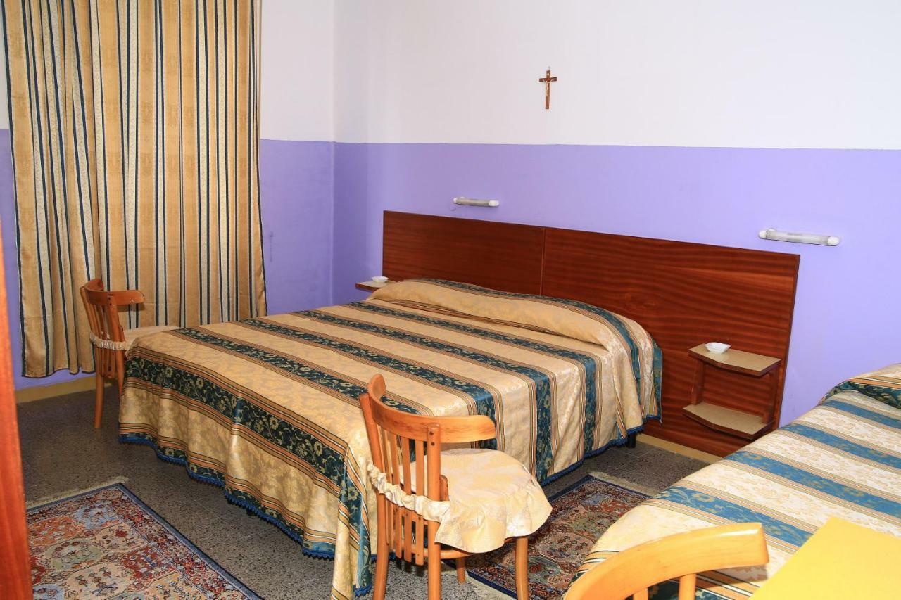 Hotel San Vincenzo ソヴェラート・マリーナ エクステリア 写真